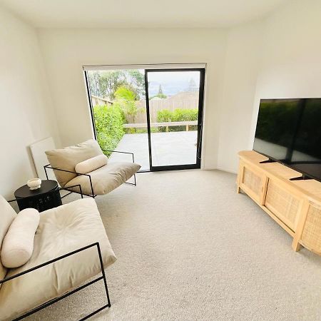 Deluxe Downtown Mount Maunganui Villa ภายนอก รูปภาพ