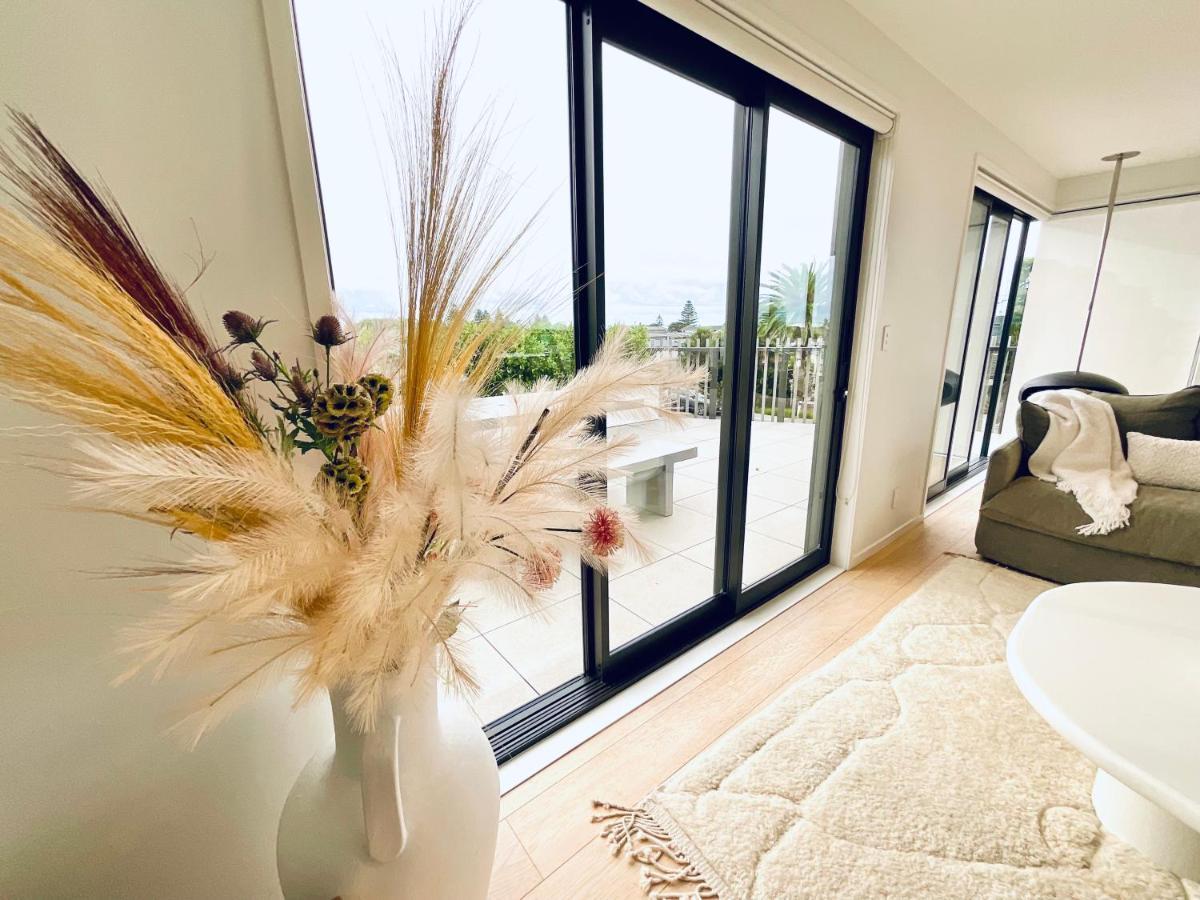 Deluxe Downtown Mount Maunganui Villa ภายนอก รูปภาพ