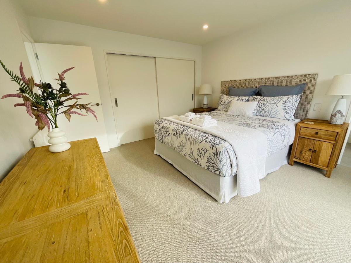 Deluxe Downtown Mount Maunganui Villa ภายนอก รูปภาพ