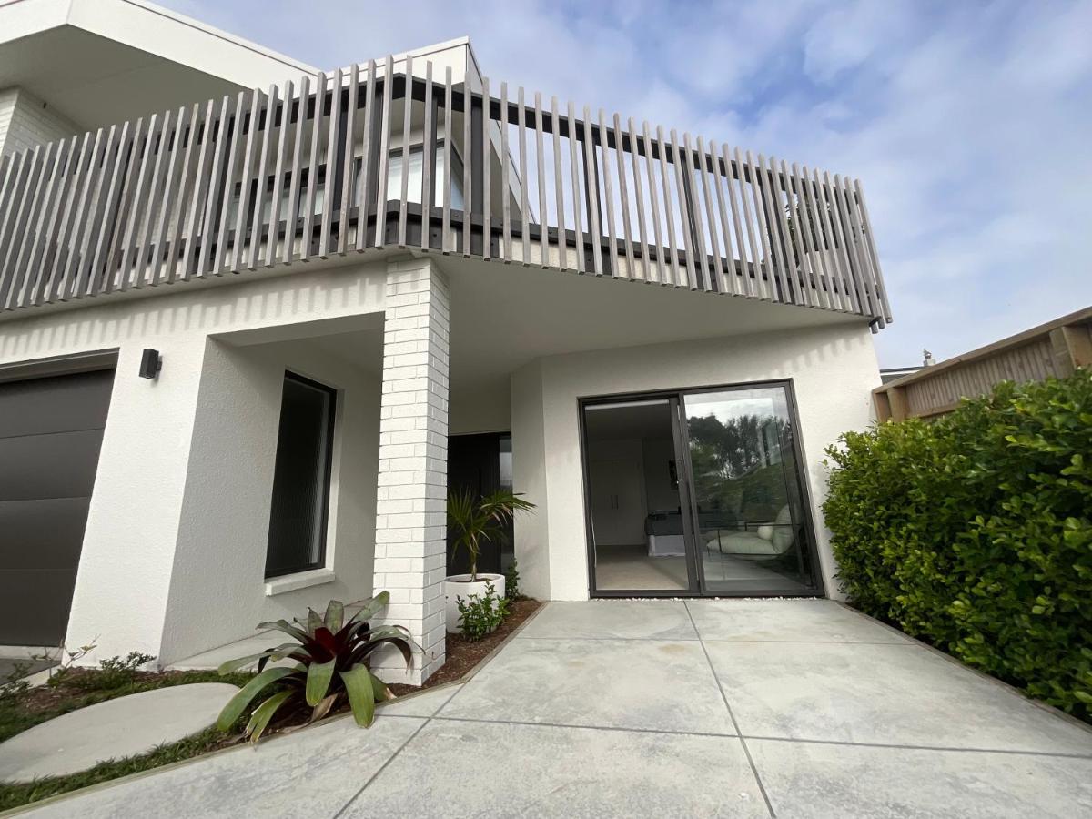 Deluxe Downtown Mount Maunganui Villa ภายนอก รูปภาพ