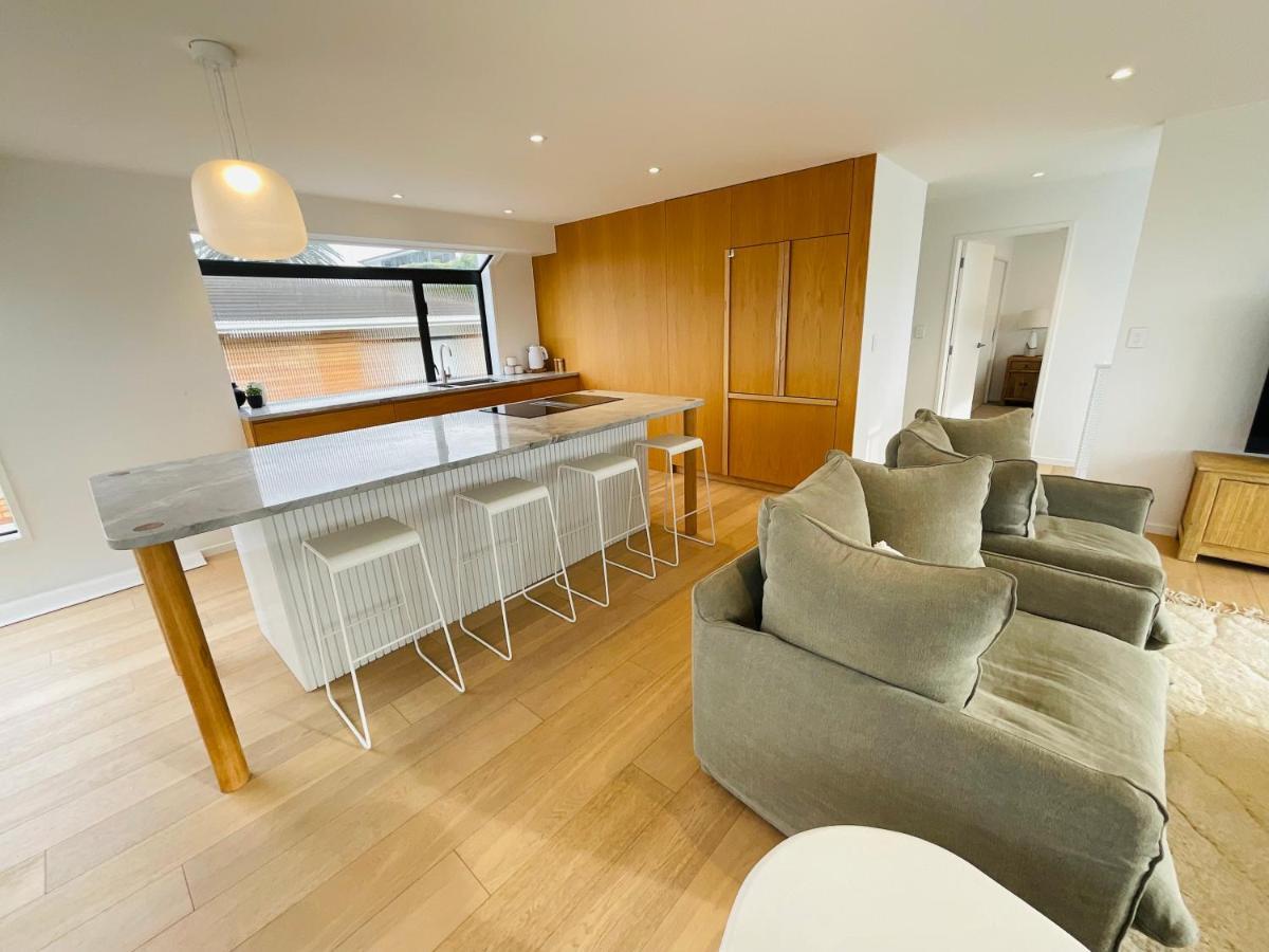 Deluxe Downtown Mount Maunganui Villa ภายนอก รูปภาพ