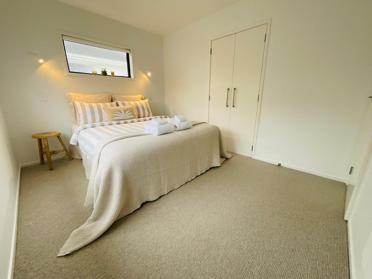Deluxe Downtown Mount Maunganui Villa ภายนอก รูปภาพ