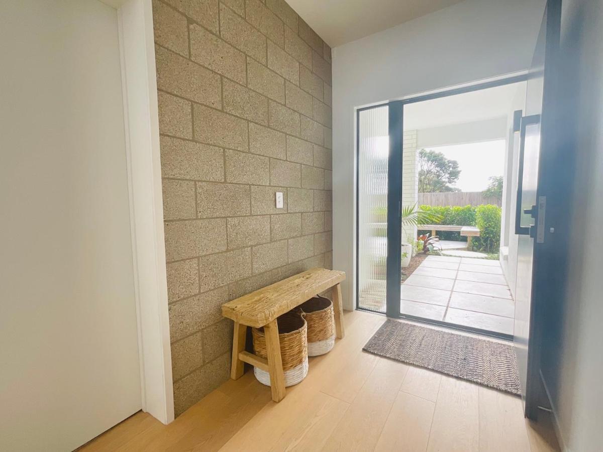 Deluxe Downtown Mount Maunganui Villa ภายนอก รูปภาพ