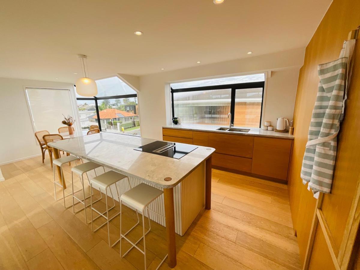 Deluxe Downtown Mount Maunganui Villa ภายนอก รูปภาพ
