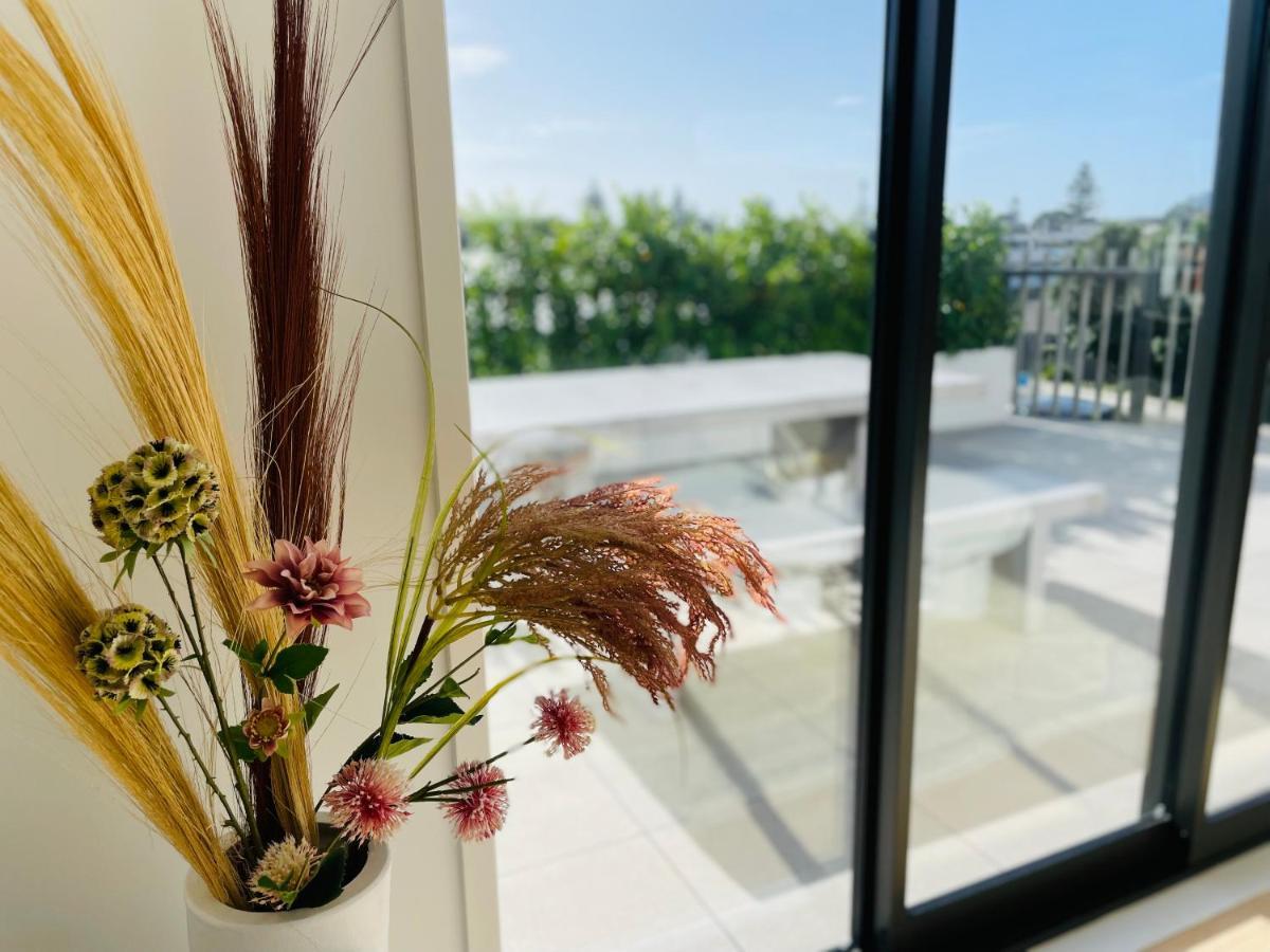 Deluxe Downtown Mount Maunganui Villa ภายนอก รูปภาพ