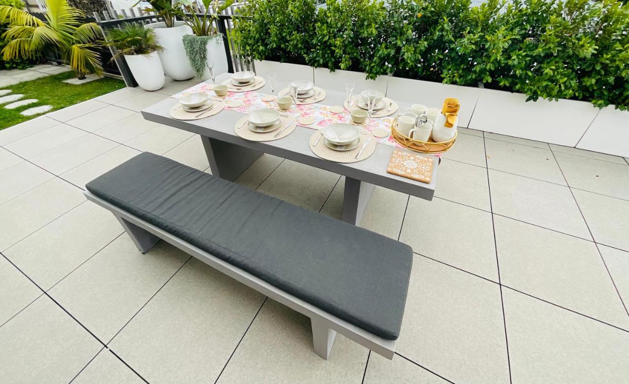 Deluxe Downtown Mount Maunganui Villa ภายนอก รูปภาพ