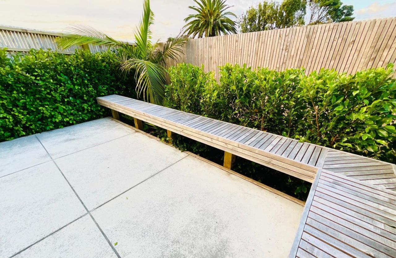 Deluxe Downtown Mount Maunganui Villa ภายนอก รูปภาพ