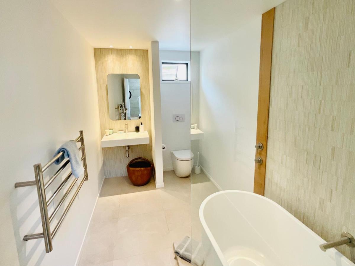 Deluxe Downtown Mount Maunganui Villa ภายนอก รูปภาพ