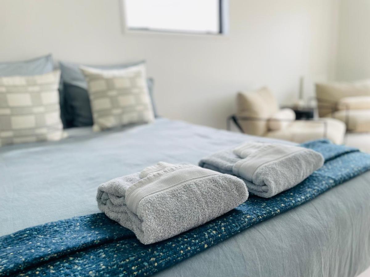 Deluxe Downtown Mount Maunganui Villa ภายนอก รูปภาพ
